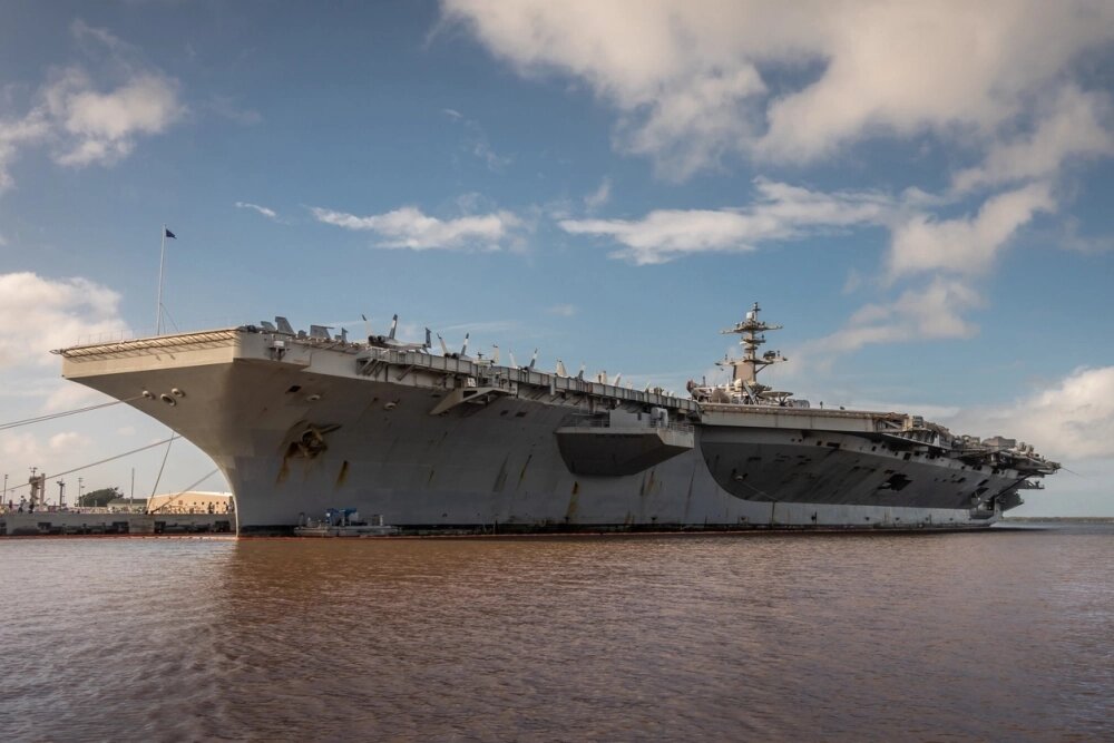    Авианосец США «Авраам Линкольн». Фото: istockphoto.com