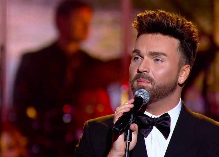 Александр Сергеевич Панайотов — украинский и российский певец, композитор, поэт и автор-исполнитель.