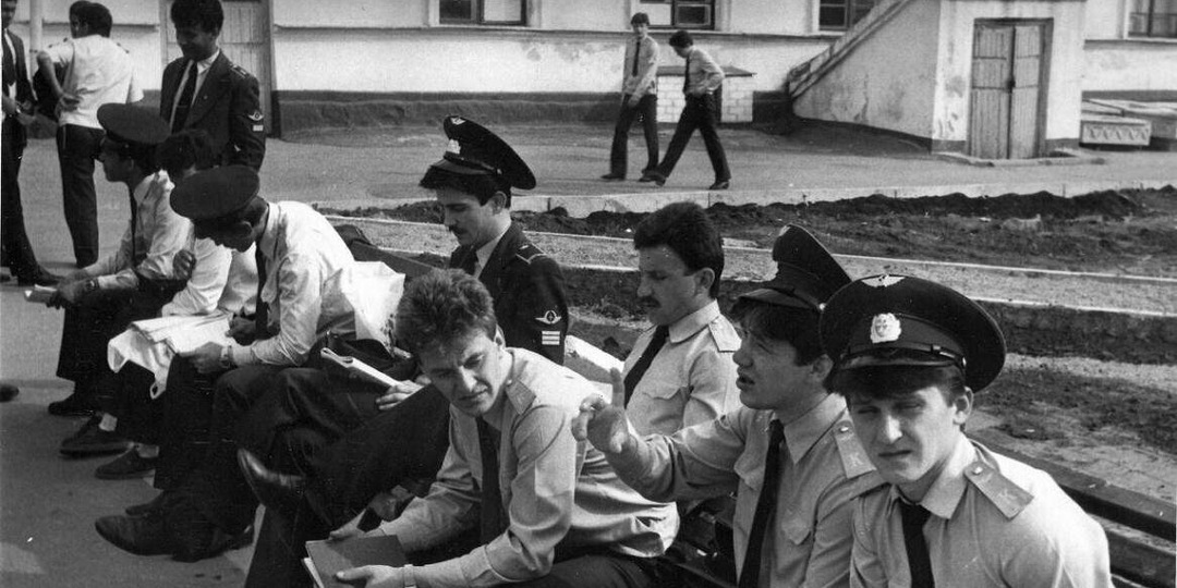 И они бы поступили, если бы не эти ребята, занявшие чужие места