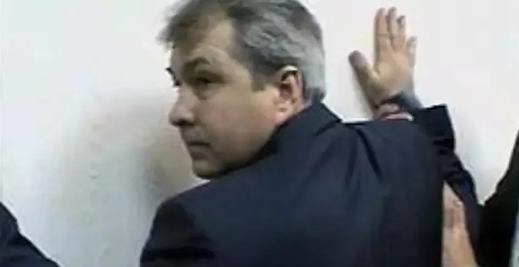 $500 тысяч, вилла и алмазы в сейфе. Это задержание генерала МЧС в 2003 году готовили с особенной секретностью, потому что боялись "утечки"