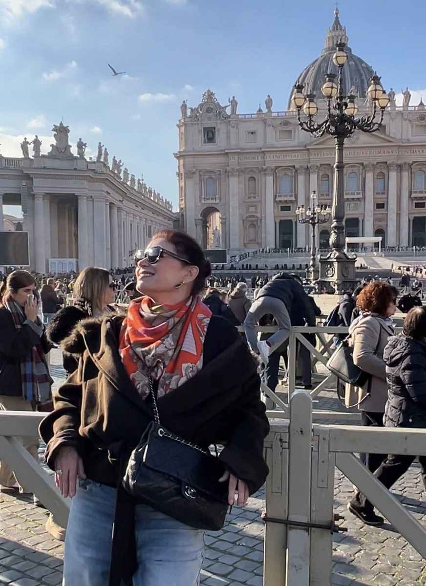 То, что травмировалось об людей, лечится тоже  людьми. Записаться на психологическую консультацию можно оставив заявку на сайте https://yaokey.ru
