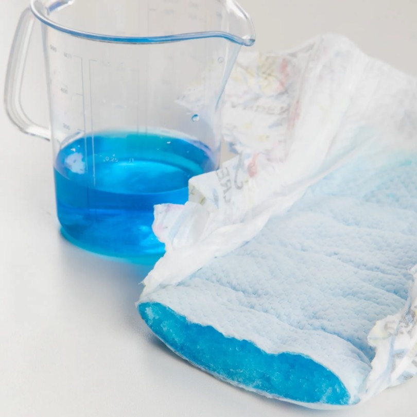 В подгузниках Bebetour и Enternal Summer используется японский абсорбент (он не комкуется,а превращается в гель)