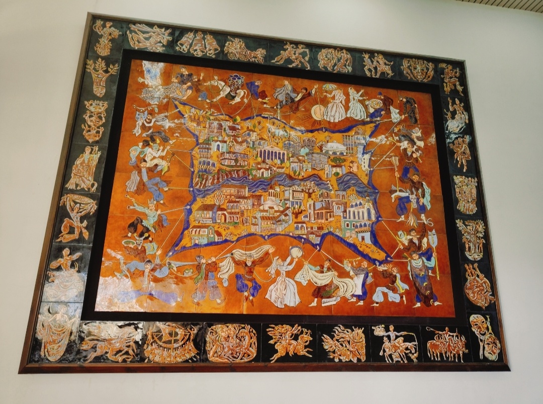 Панно-чеканка творение Церетели на даче очень известного человека (фото автора)