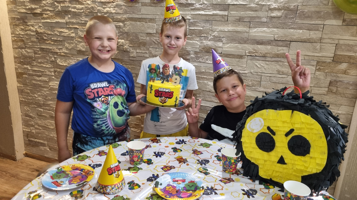 Такую тоже делала сама - пиньята по мотивам игры Бравл старс