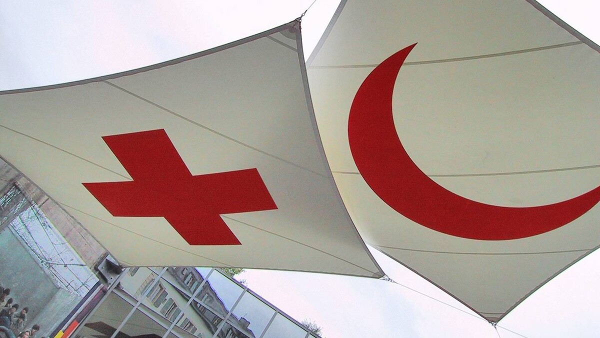     Красный крест и красный полумесяц   
(cc) Julius.kusuma