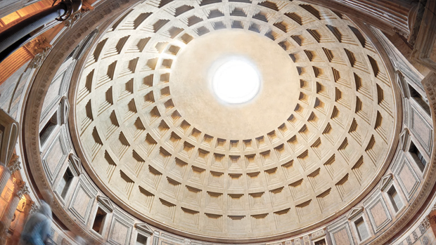Купол римского Пантеона, диаметром более 43 метров, отлитый из неармированного бетона почти 1900 лет назад. Он до сих пор остается самым большим в мире куполом из такого материала, демонстрируя утраченный секрет долговечности римского бетона.