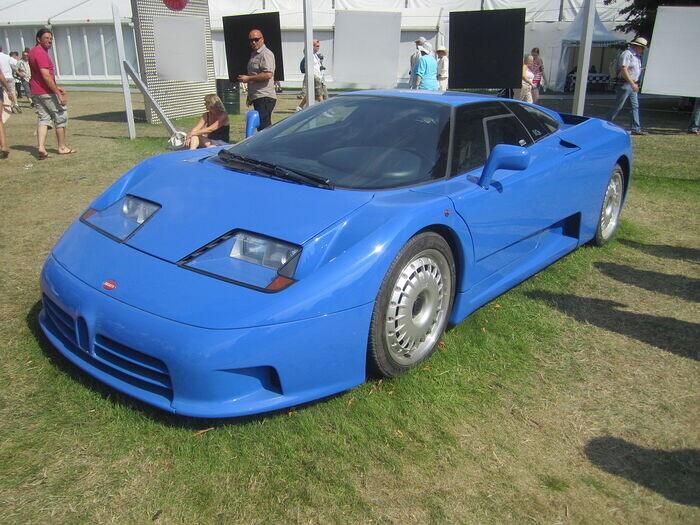 Bugatti EB110 оснащен полным приводом и карбоновым монококом. Фото: wikimedia.org