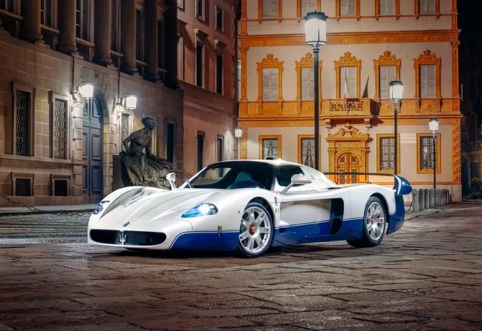 Maserati MC12 был «вторым номером» в семье Мазерати. Фото: rmsothebys.com