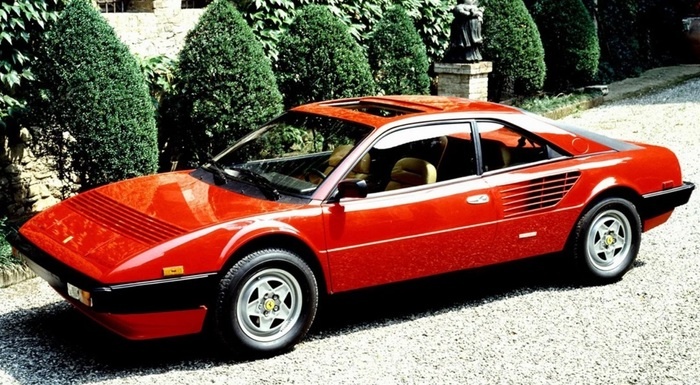 Ferrari Mondial имела сдержанный и угловатый дизайн. Фото: dyler.com