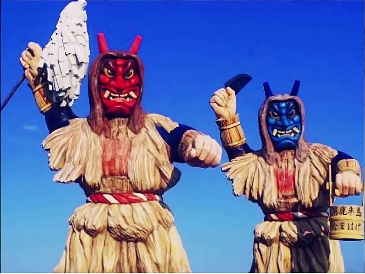 Чучела красного и синего демонов