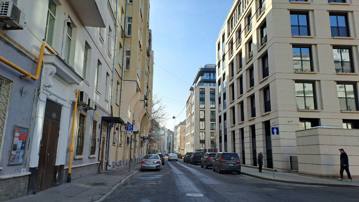 Переулок в центре Москвы.