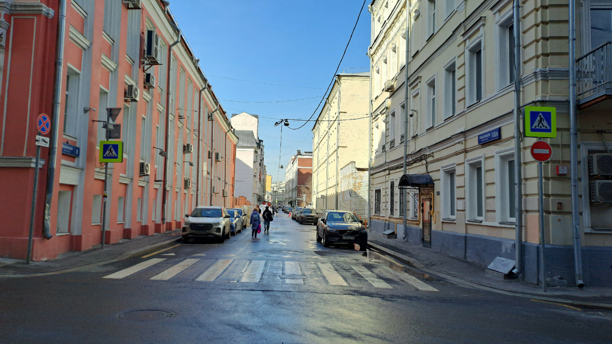 Ещё один уютный переулочек.