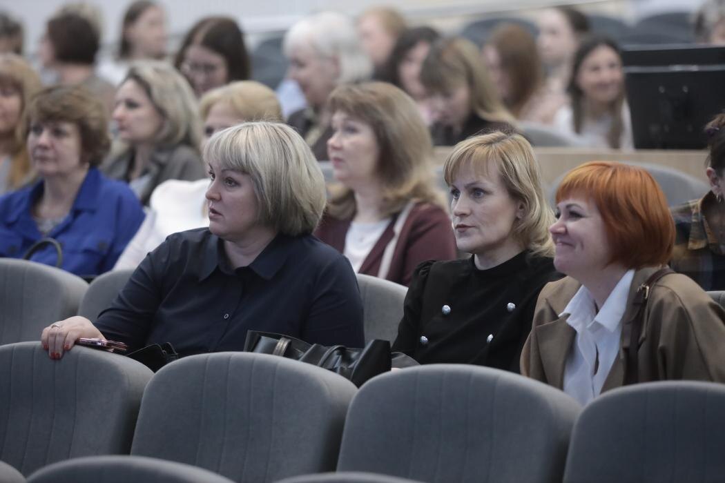 Лучших педагогов и воспитателей чествовали в Пскове
Фото: Андрей Степанов / ПАИ
