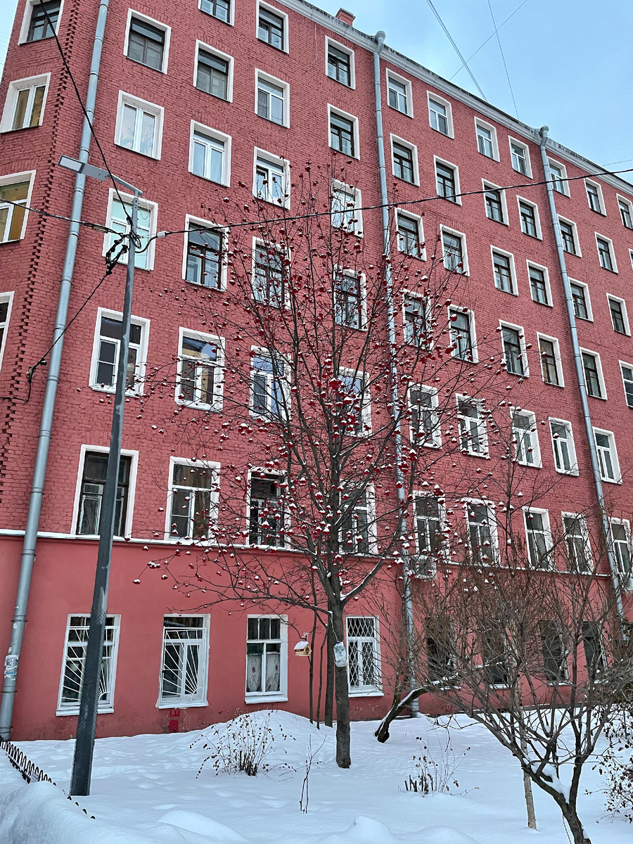 Мастер говорила ровно столько, сколько нужно. Никакой болтовни о погоде, четкий опрос до, только важные комментарии в процессе и нужные советы после.