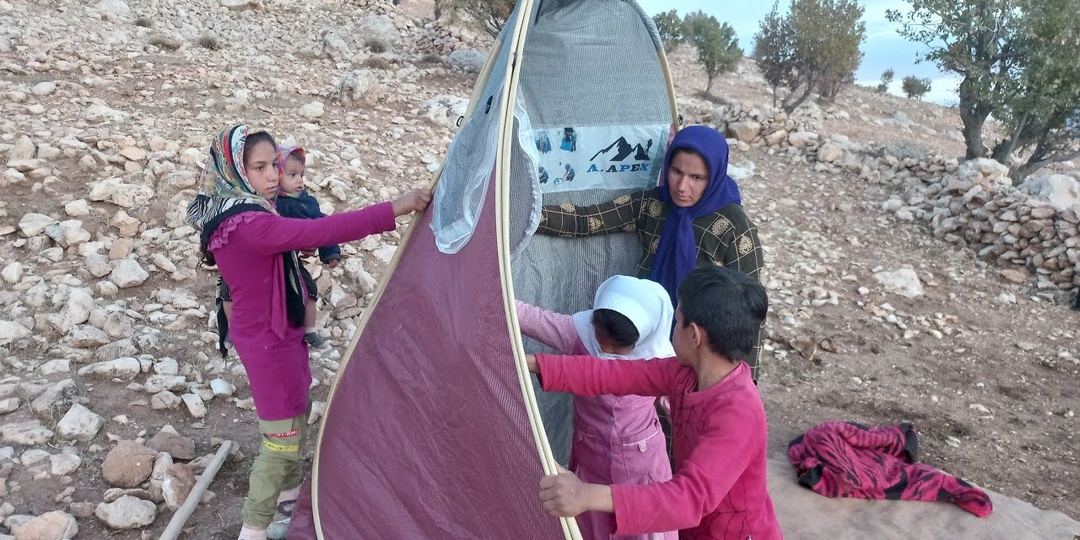 Мать продала серёжки дочери, чтобы купить палатку. Без этого они могли не пережить зиму