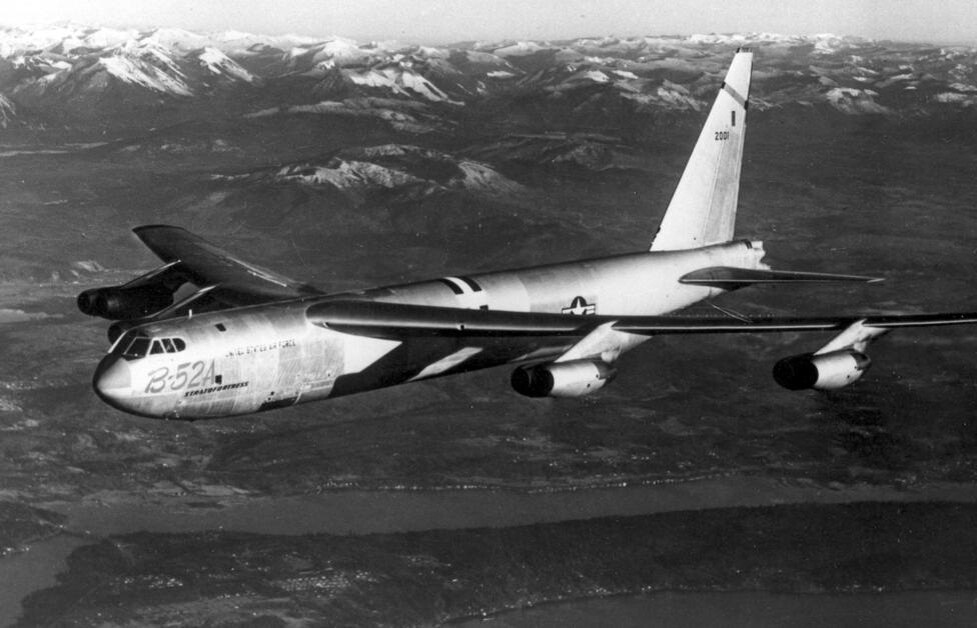 Американский стратегический бомбардировщик Б-52