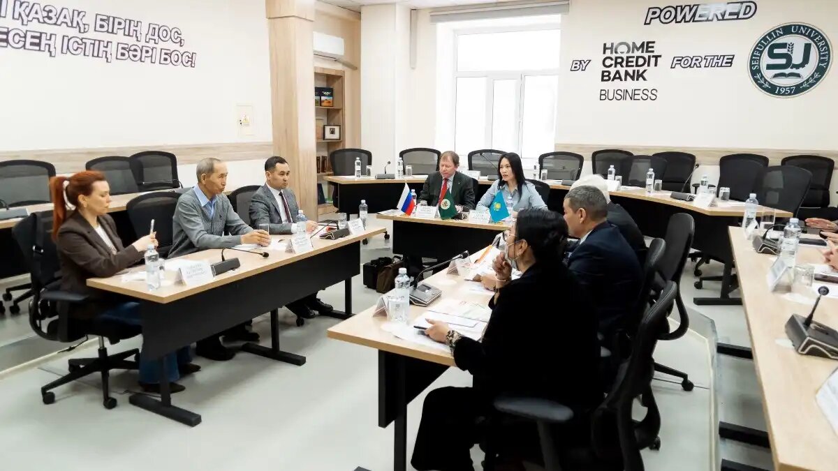 Фото: krmz.info / КРМЗ
Российская кормозаготовительная технология может стать для Казахстана решением проблем с нехваткой кормов и недостатком молодых кадров в АПК — мнение