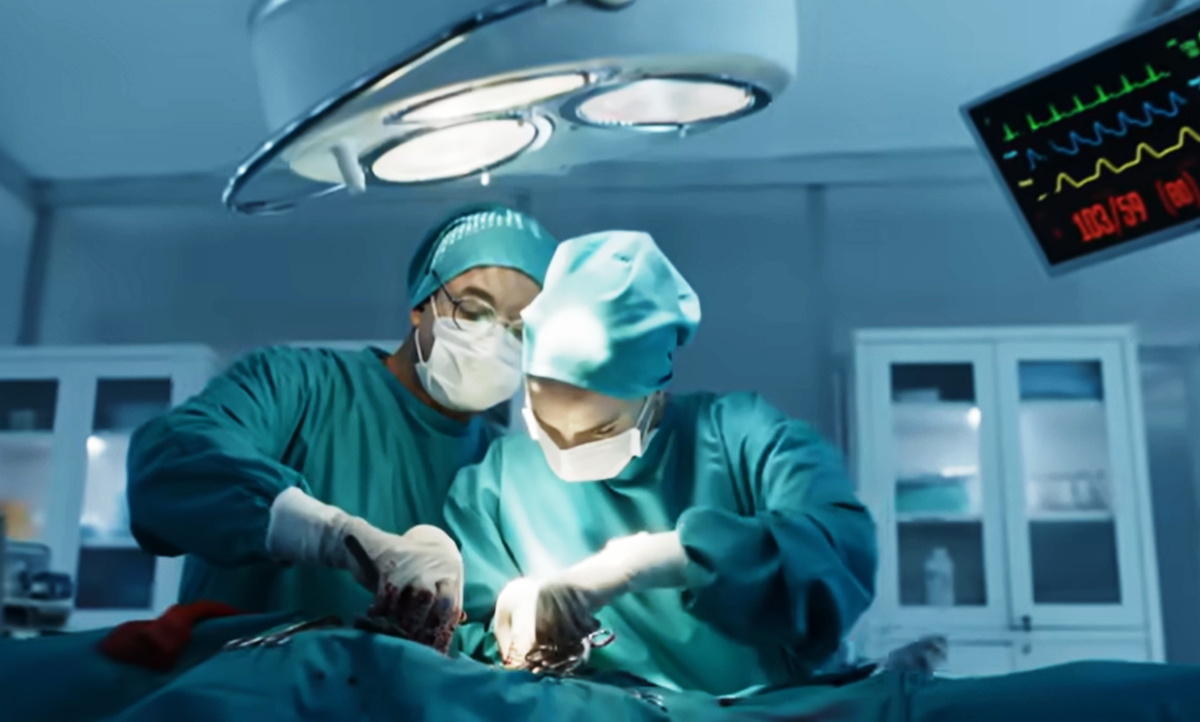 Кадр из сериала "Полная совместимость".