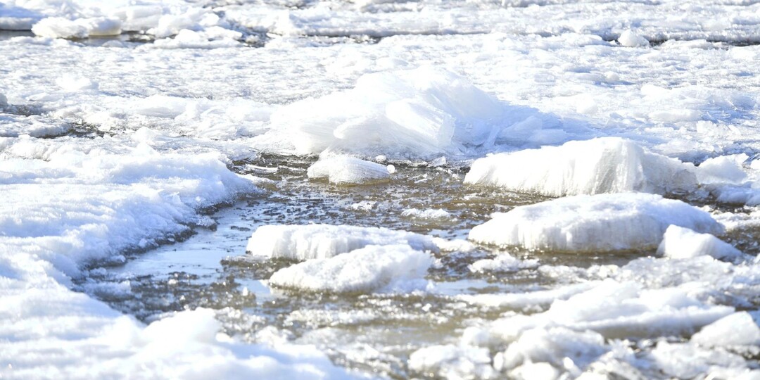 Саперы РВСН начали взрывать лед на Оби