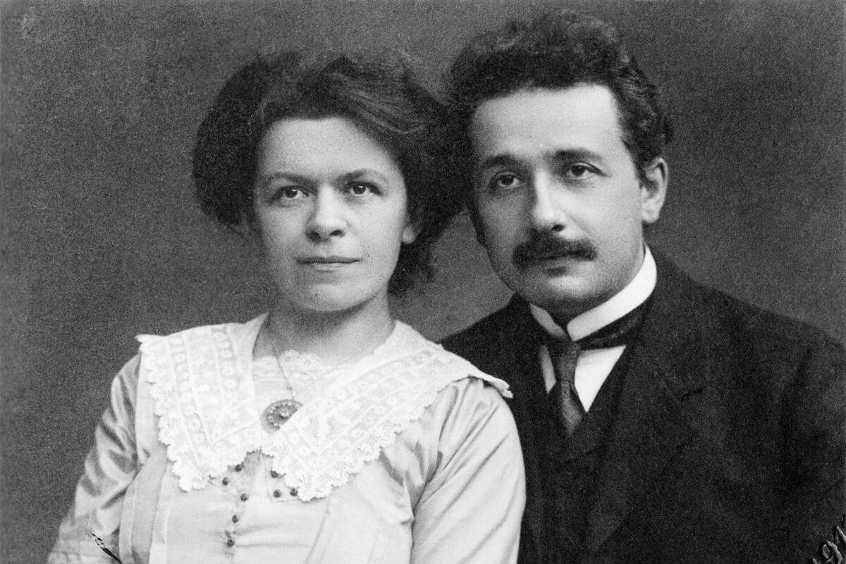Альберт Эйнштейн с первой женой Милевой Марич. Источник: общественное достояние / wikimedia.org📷
