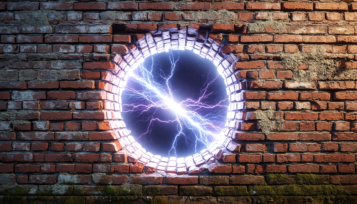 Молодой человек прыгнул в открывший проход и исчез.