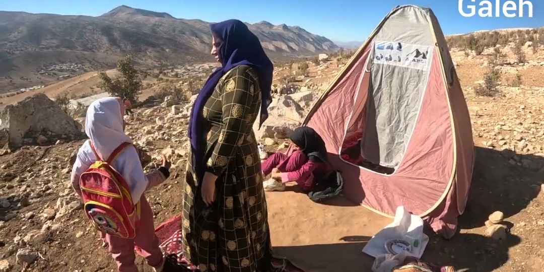 Как Сьюзан готовит детей к школе в палатке посреди зимы