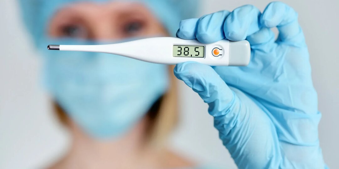 У онкобольного поднялась температура. Это опасно? Когда срочно бежать к врачу?