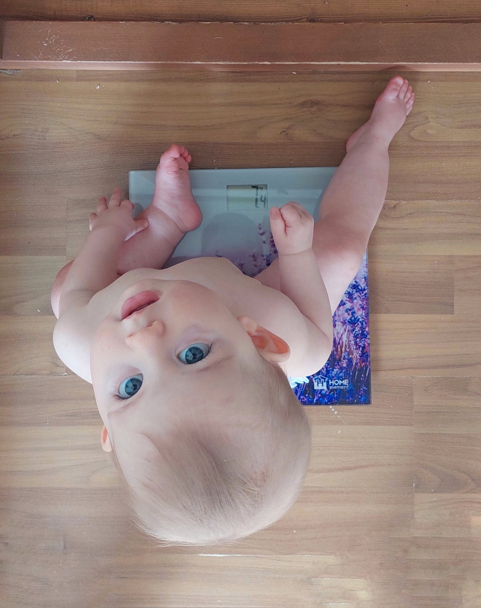 Пытались вчера взвесить звезду. То 7 кг с небольшим весы показывают, то 8 кг. А по мне, так все 10 уже)))