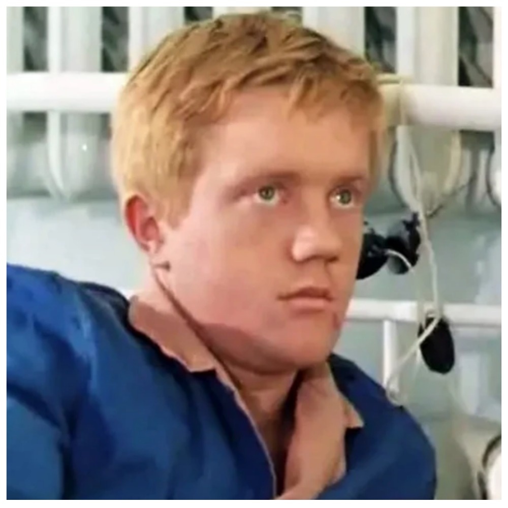 В фильме "Комбаты", до армии. Фильм провалился