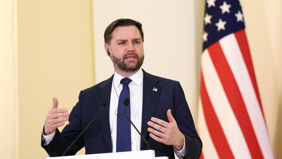     Вэнс: Трамп хочет мира на Украине для восстановления торговли AP/TASS