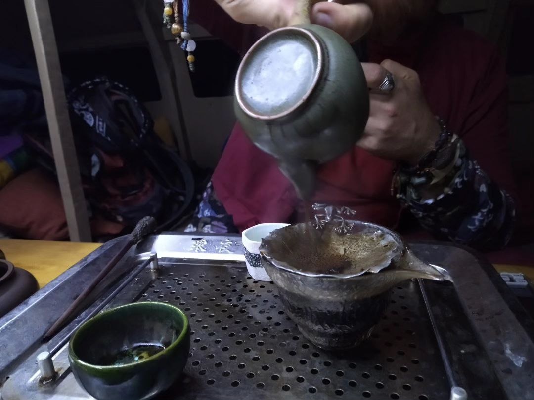 Макс льет лютый шу