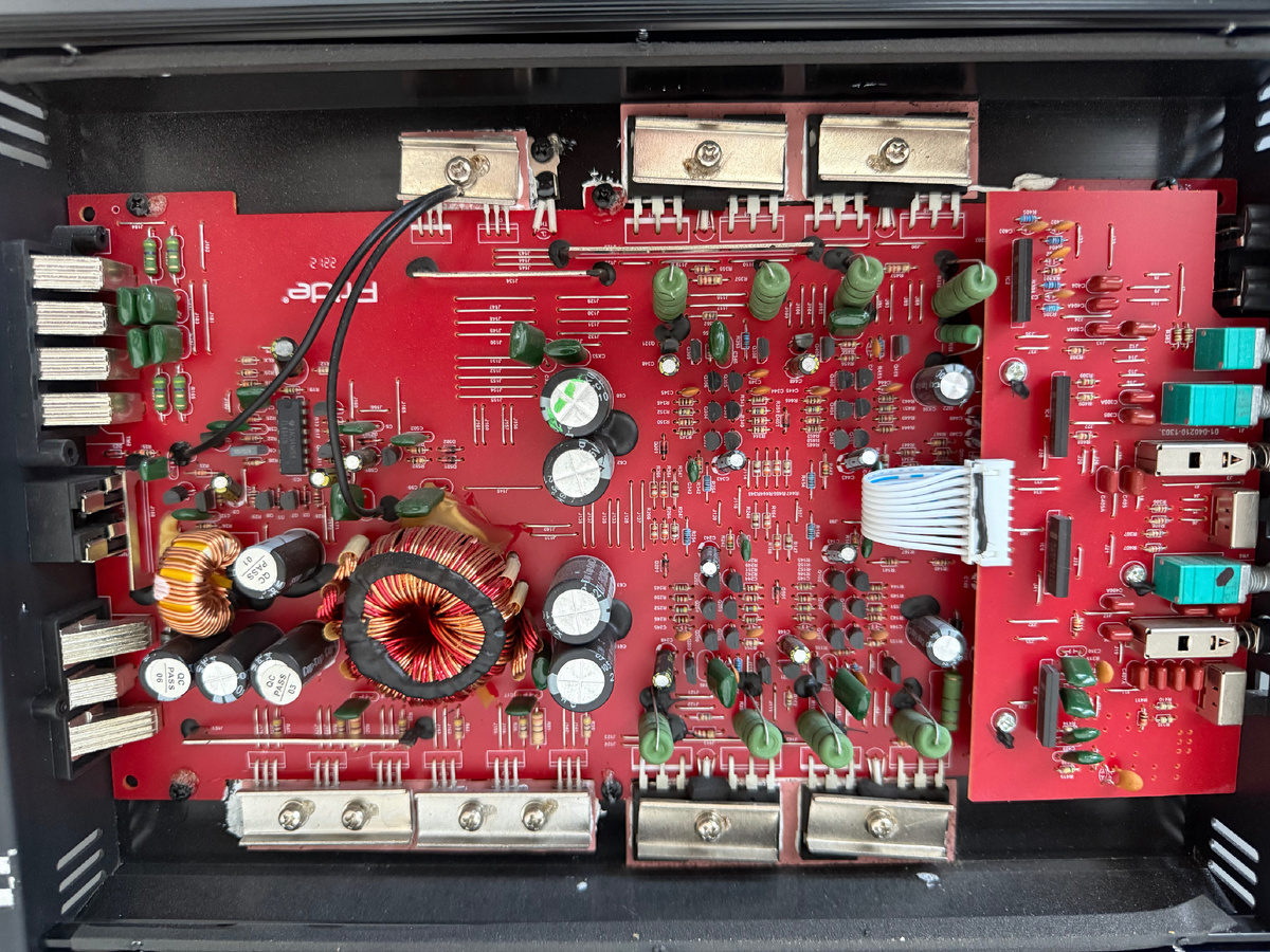 Внешне ,усилитель в отличном состоянии 