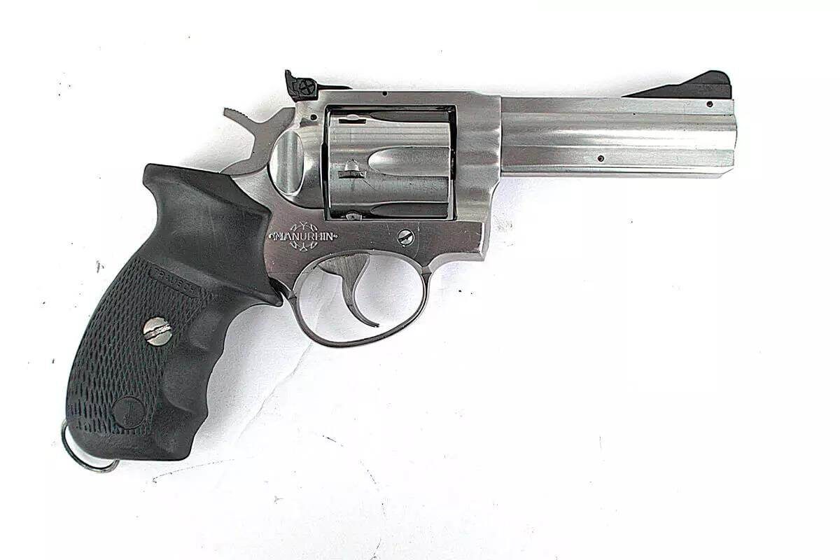 MR88 Sport — мощный револьвер под патрон .357 Magnum, выдерживающий до 50 000 выстрелов. Рукоятка Trausch обеспечивает эргономику и снижает отдачу.