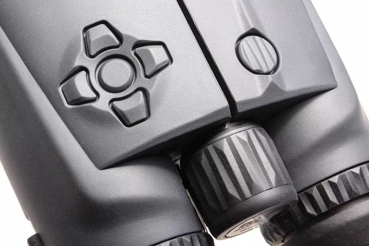 Элементы управления на BX-6 интуитивно понятны, а меню легко ориентироваться. Регулятор фокусировки надёжно фиксирует настройку.