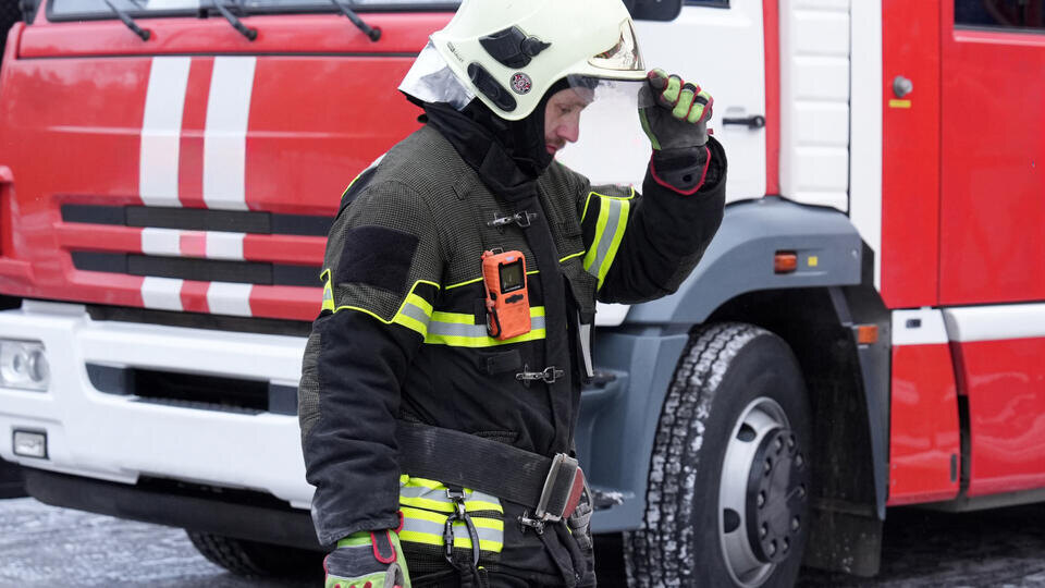     Нефтезавод загорелся после падения обломков БПЛА на Кубани ИЗВЕСТИЯ/Андрей Эрштрем