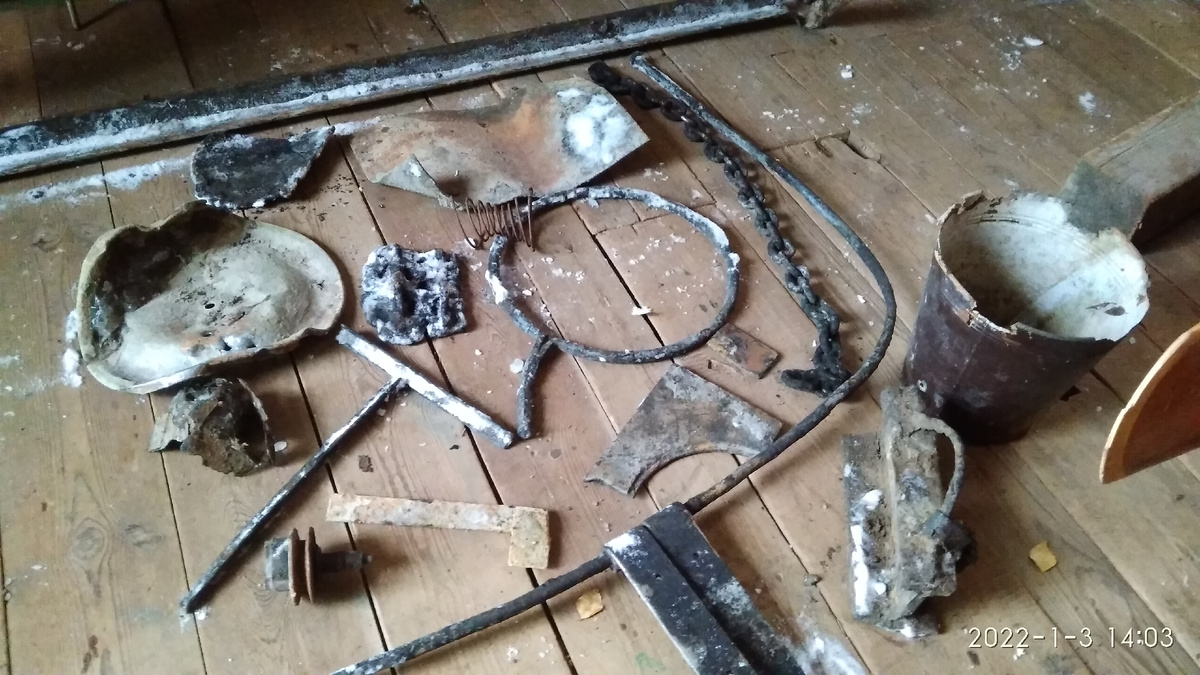 Первые зимние находки подо льдом на озере