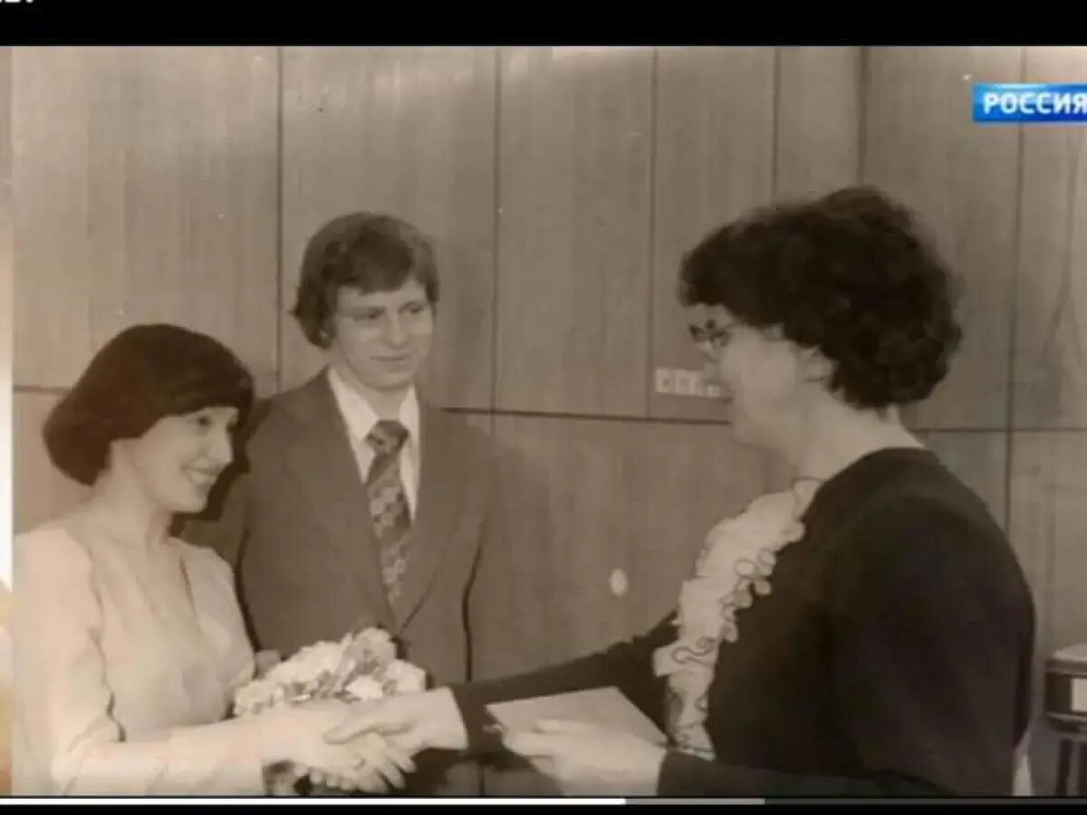 Вадим Андреев с женой в ЗАГСе / Фото: кадр из программы "Судьба человека"