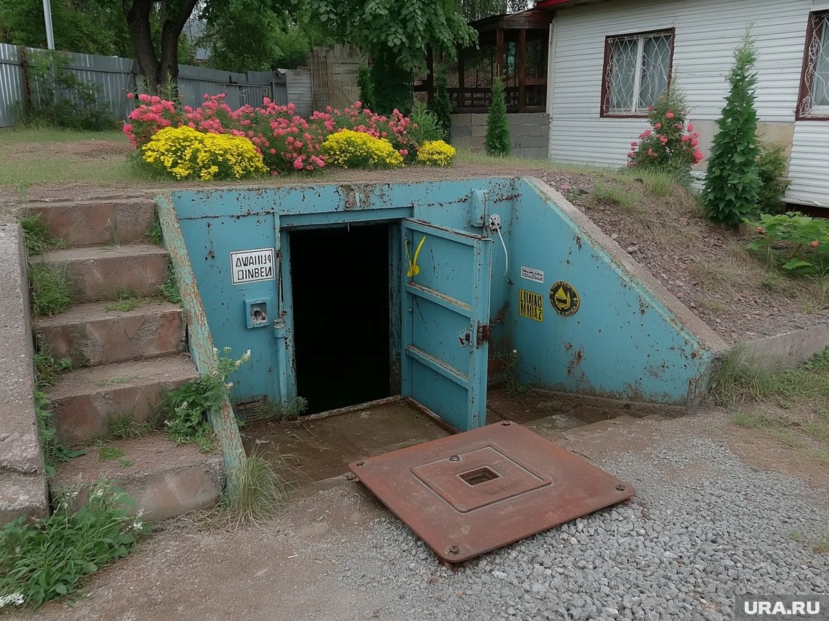     Бункер может служить как убежищем от ракетного обстрела, так и спортзалом и винотекой