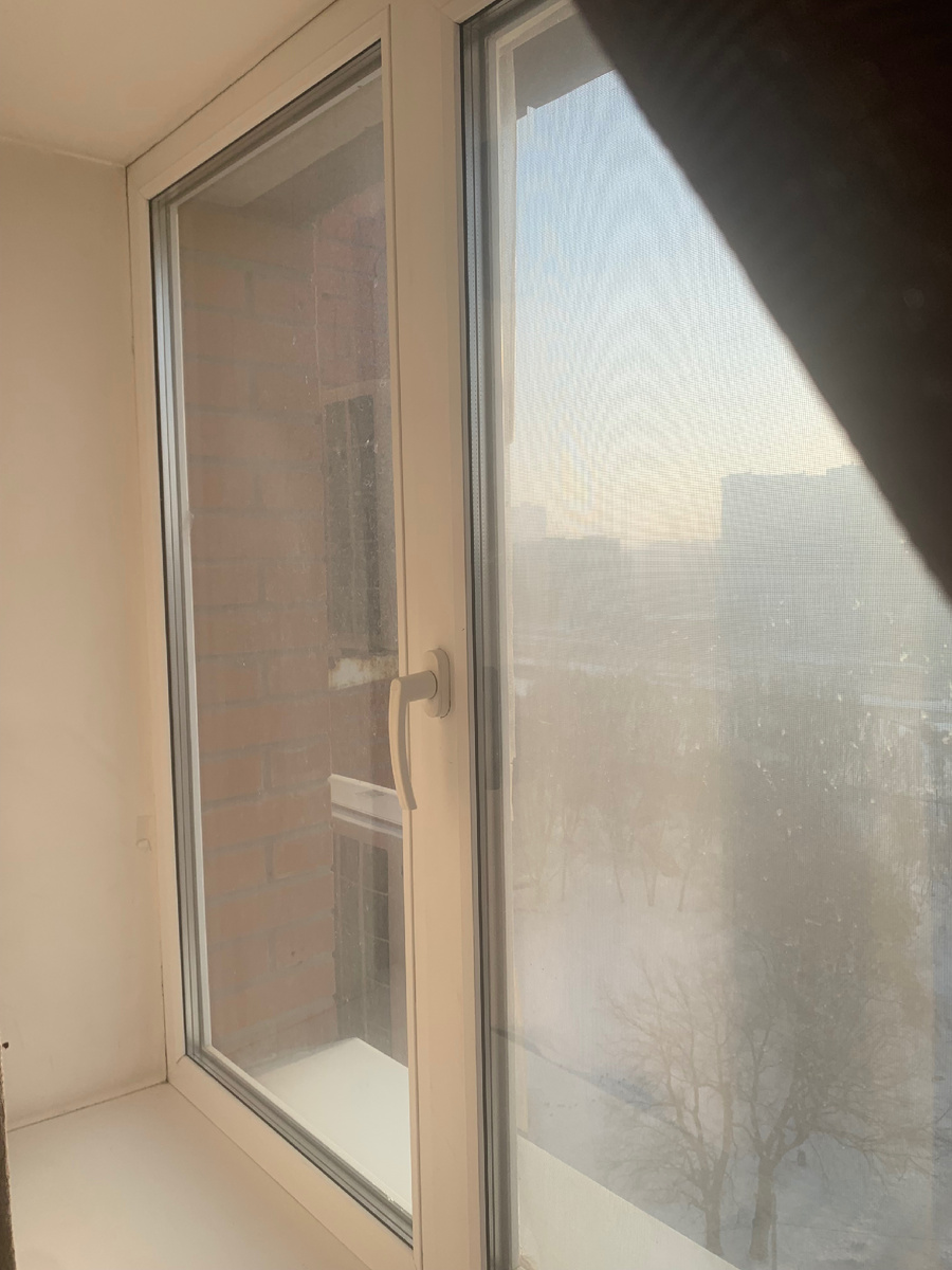 Копоть, пыль, грязь, следы от дождя-все въелось в стекла и рамы.ДИЕЗ с легкостью отмоет это , а также любую грязь в доме