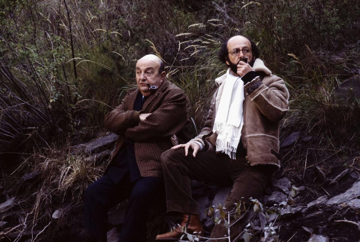 На съемках фильма «Холодные закуски» (1979). В тёплой семейной атмосфере: два Блие (отец - Бернар, сын - Бертран), две трубки и один абсурд на двоих.