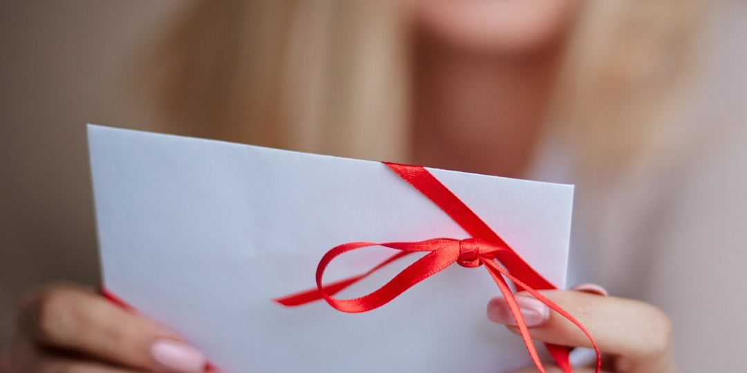 Сколько дарить на свадьбу или день рождения: 9 способов определить сумму