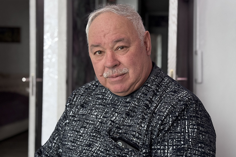    Ильгизар Каюмов: «Почему я с военной медициной на ты? Потому что на службе мне приходилось и ногти удалять, и ампутированные ноги зашивать, и кровотечения останавливать. Это было мирное время, поэтому было множество воспалительных заболеваний, пневмонии, бронхиты».   
Фото: «БИЗНЕС Online»