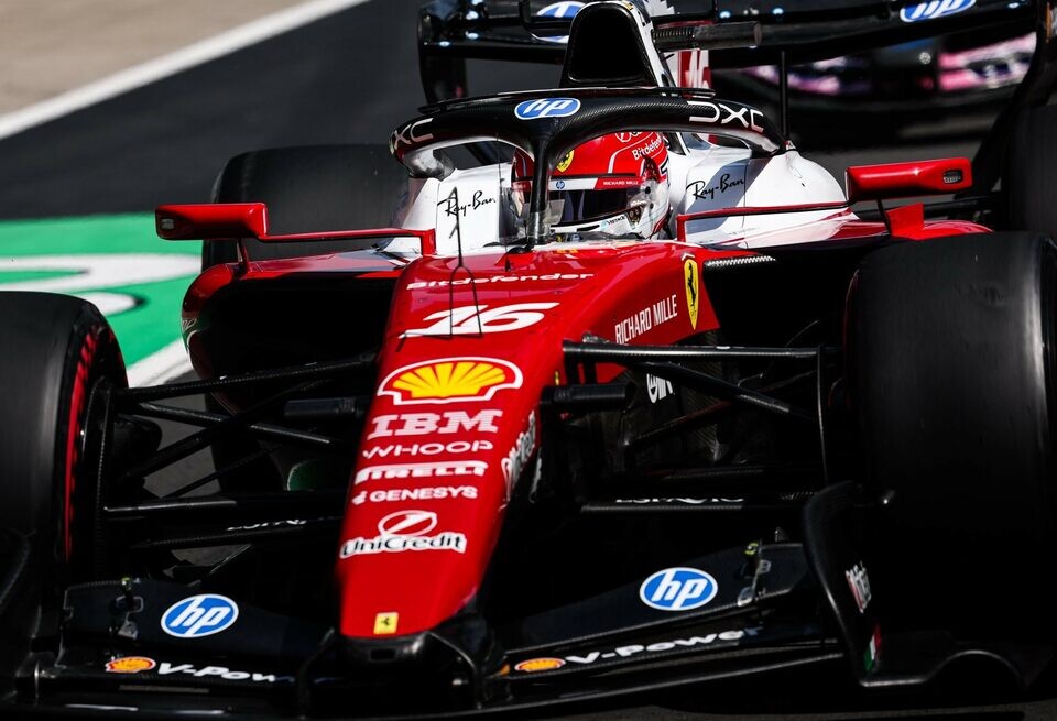    «Он вообще понимает, какие широкие эти машины?» Леклер разозлился на ХэмилтонаF1