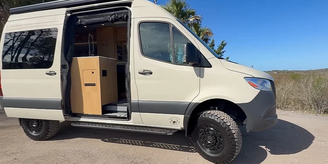 Квартира на колесах Mercedes-Benz Sprinter Kona: интерьер, который удивляет