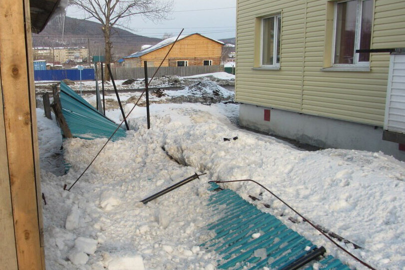 Вот почему дом или баню нужно строить как можно дальше от забора