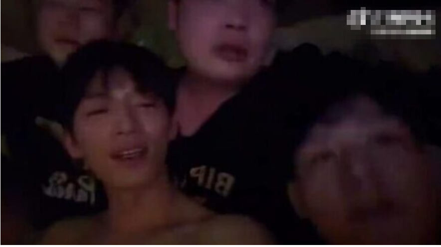 Китайский актер Ван Синьюэ.