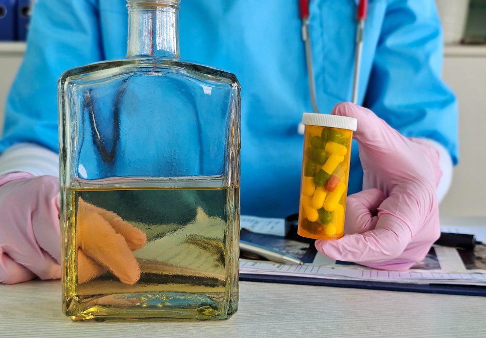 Алкоголь и антигистаминные препараты: опасное сочетание. (источник изображения: freepik.com)