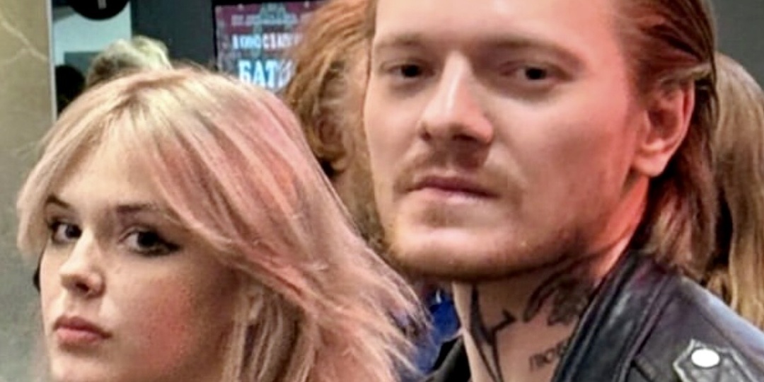 Дочь Абдулова закрыла гештальт? 18-летняя Женя привела на красную дорожку 32-летнего «дядю» с татуировками