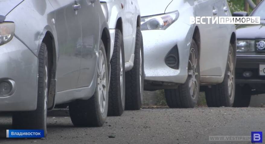 Неожиданное место для сна выбрал водитель авто во Владивостоке