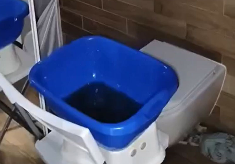    В Каменске-Уральском квартиры затапливает талой водой из-за нечищеных крыш